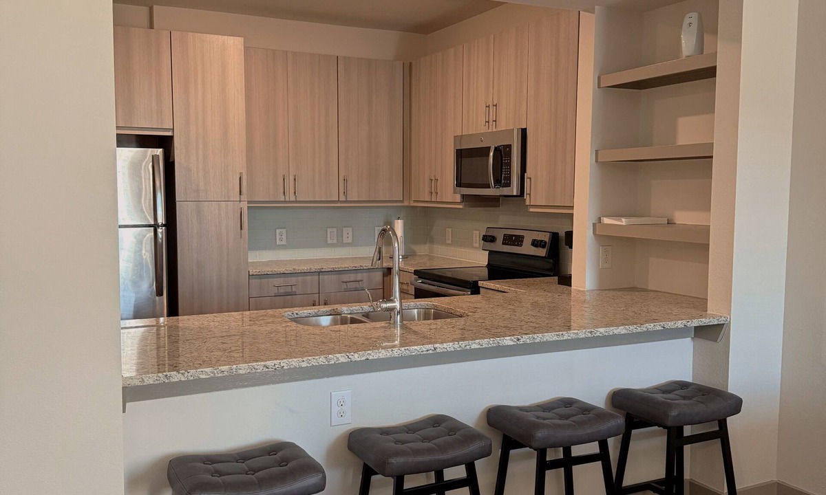 Carrollton Apartment | Cozy Top Floor Couples Retreat
