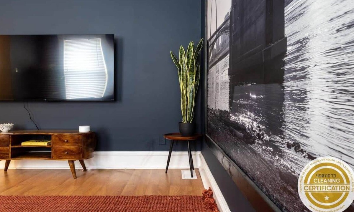 Tower Grove East Apartment | Cozy Tower Grove 2BR Secret Garden ABODEbucks