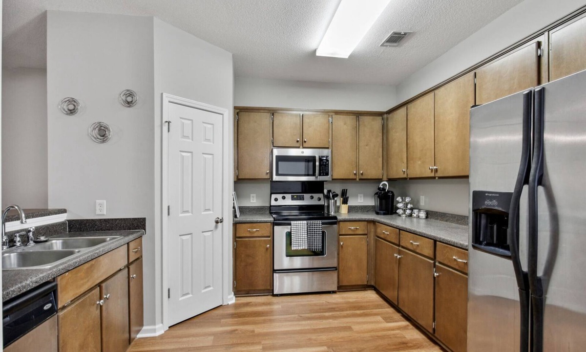 Savannah House | Cozy Townhome 2Bed/2.5Bath