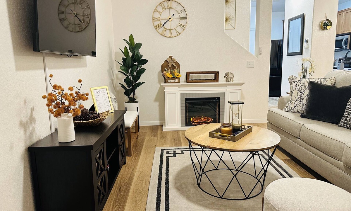 North Central Thousand Oaks House | Cozy Townhome in Thousand Oaks!