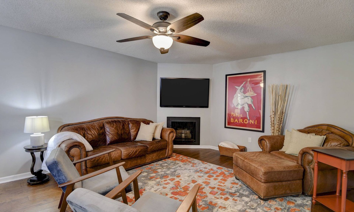 Mission House | ♥Cozy Townhome w Lux Beds♥Full Kitchen♥ Deck♥Park access two doors down♥