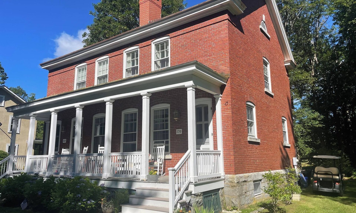 Portland House | Cozy townhouse minutes from downtown Portland on a car free island