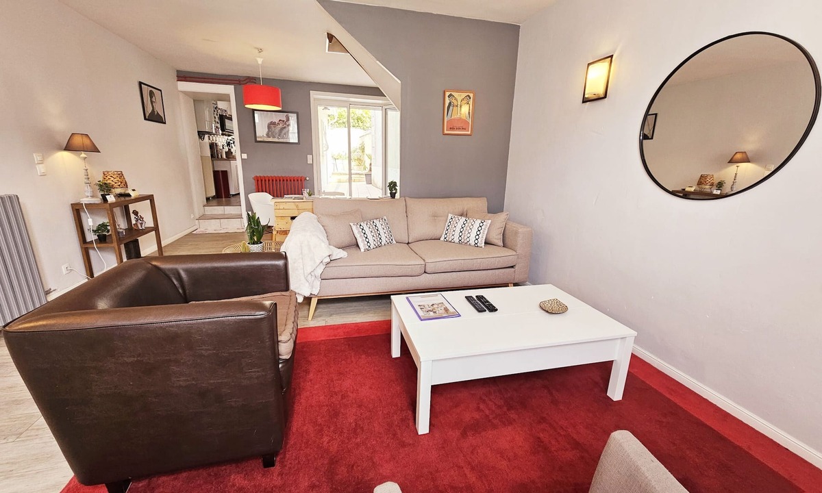 Angouleme House | Cozy townhouse with interior courtyard !