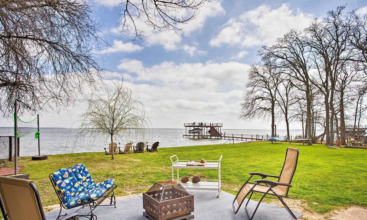 Tool Cabin | Cozy Trinidad Cabin on Cedar Creek Lake!