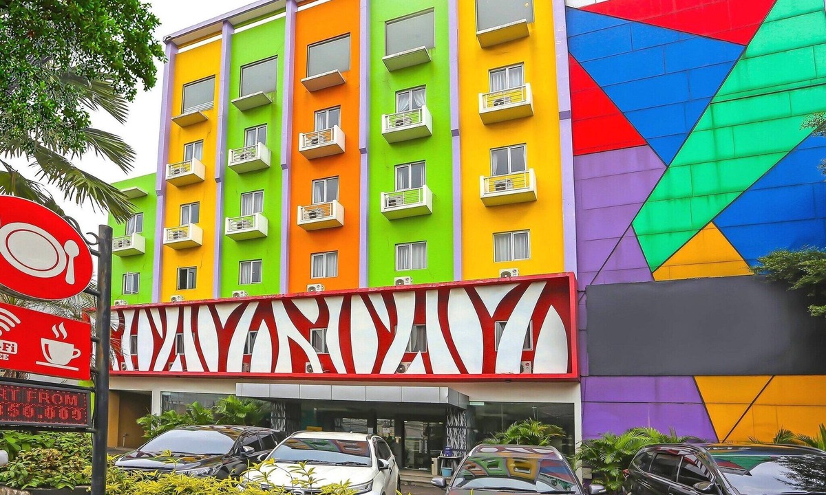 East Jakarta House | Cozy Twin Escape with Free WiFi and Parking