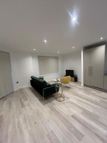 Gascoigne Apartment | Cozy Two Bed Oasis