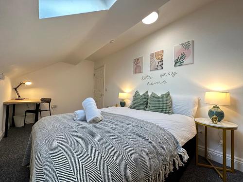 Ilkeston Apartment | Cozy Two Bedroom Apt in Central Ilkeston with Netflix and Work-ready