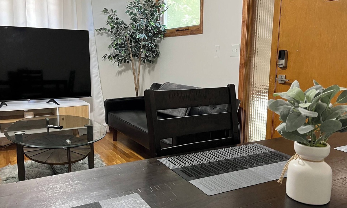 Merriam Villa | Cozy two bedroom Villa near downtown KC