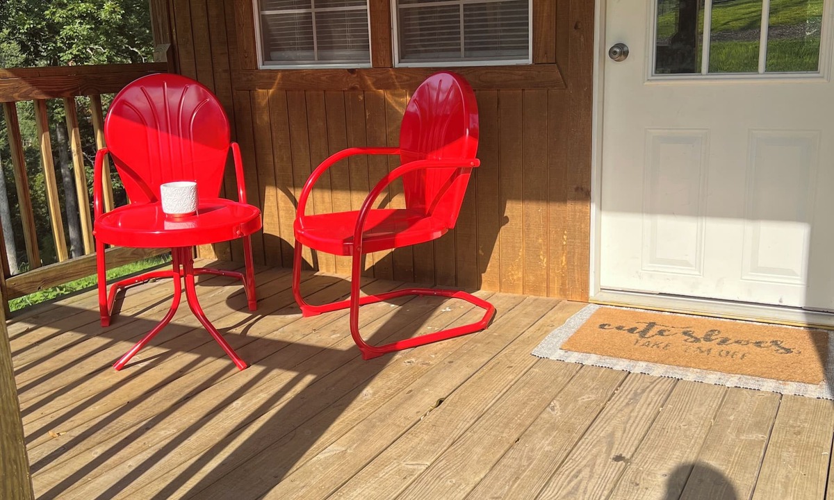 Cassville Cabin | Cozy Two Loft Tiny House Cabin near beautiful Roaring River with AC