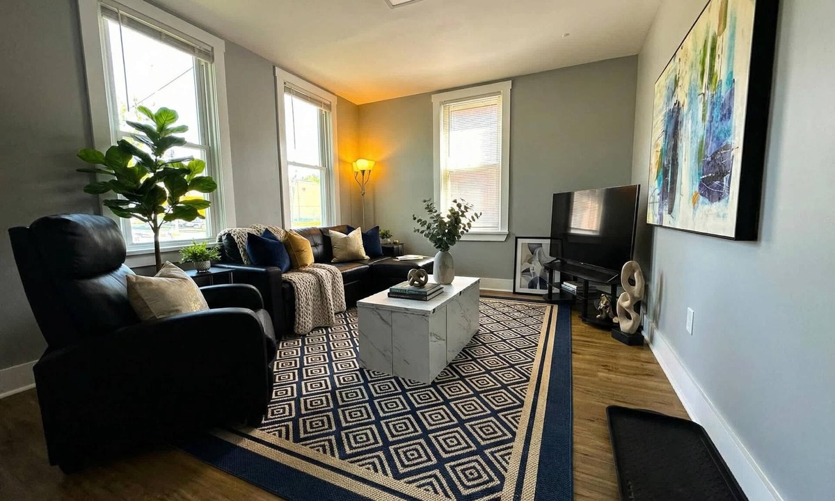 Wilmington Apartment | Cozy unit, King bed & laundry