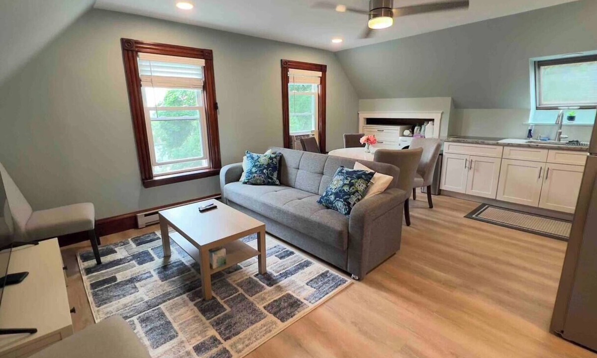 Brighton Condo | Cozy Updated 2BR Top Floor Condo w/Parking