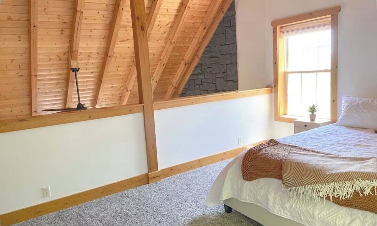 Eden Cabin | Cozy Updated Cabin in Eden + Hot Tub!