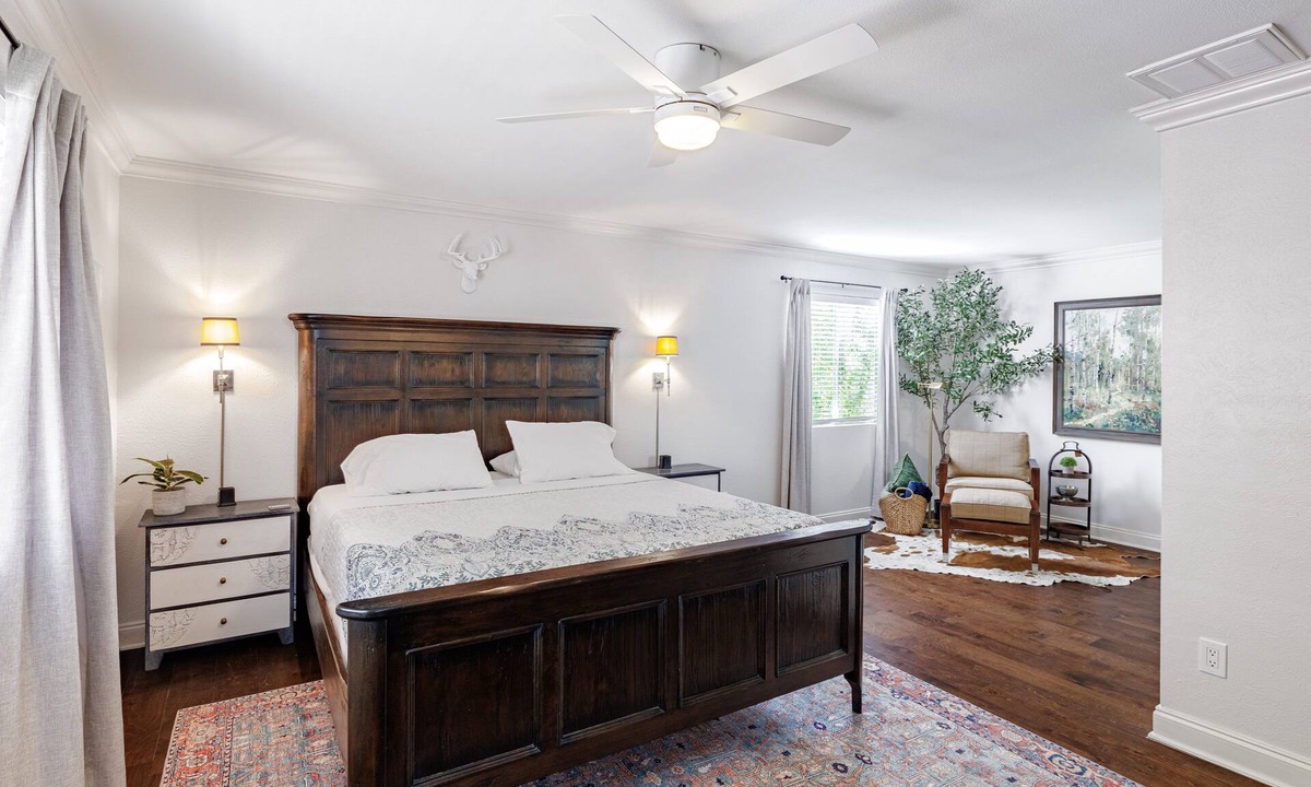 Quail Hollow House | Cozy, updated home with 2 Kings & Foosball, near Domain, Q2, Downtown Austin