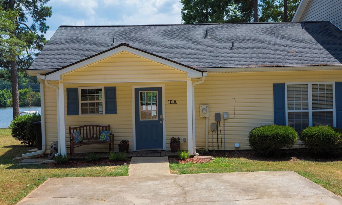 Eatonton Cottage | Cozy updated waterfront cottage/duplex on Lake Oconee.