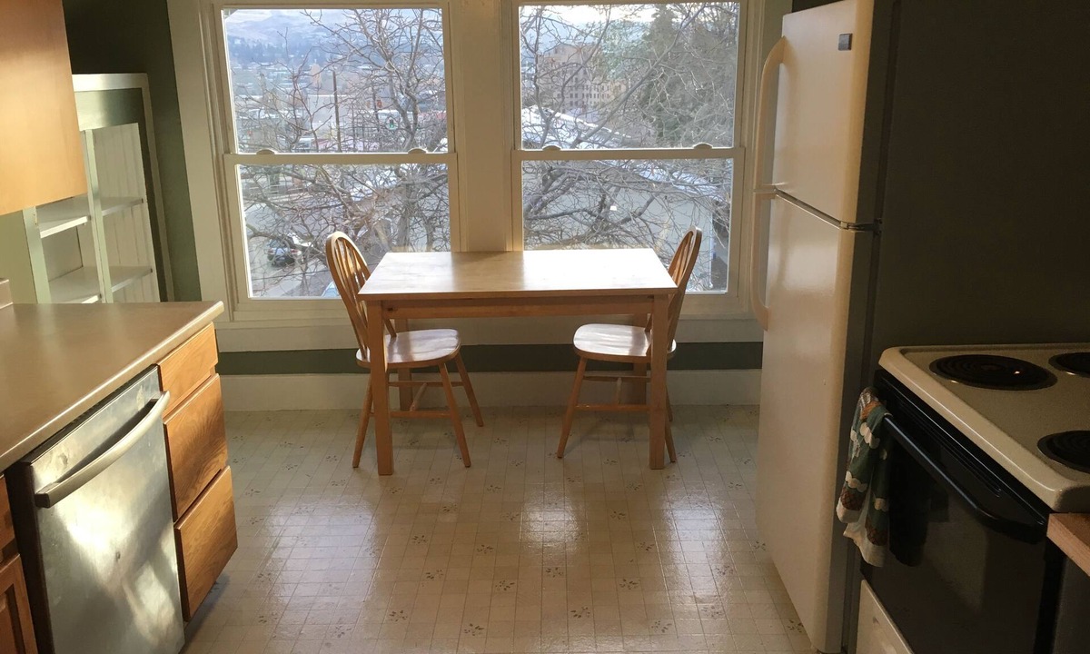 Wenatchee Apartment | Cozy Upper Level 2 Bed Apt. - Downtown Wenatchee