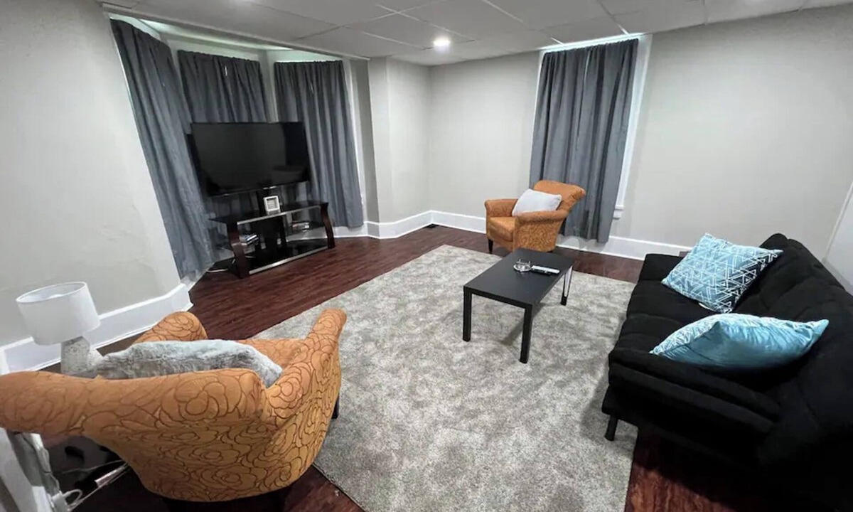 Leith-Hatfield Apartment | Cozy Upstairs Apartment