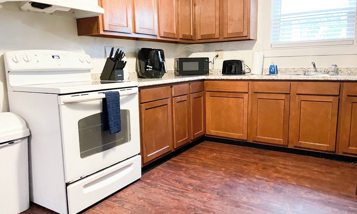 Piqua House | Cozy Urban Escape