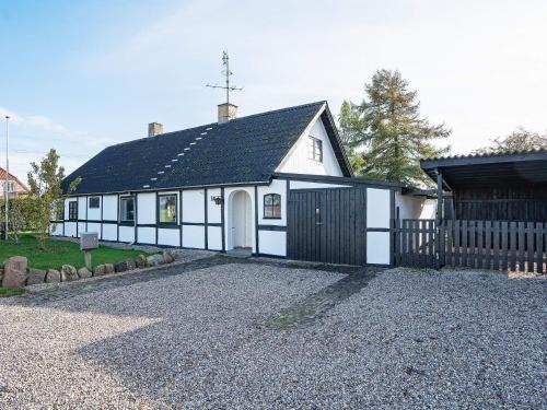 Sakskobing House | Cozy Vacation home near Lake