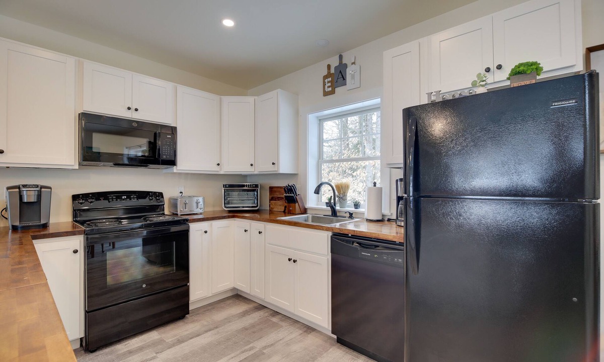 Eastern Vermont House | Cozy Vermont Escape - Near Golfing & Skiing!