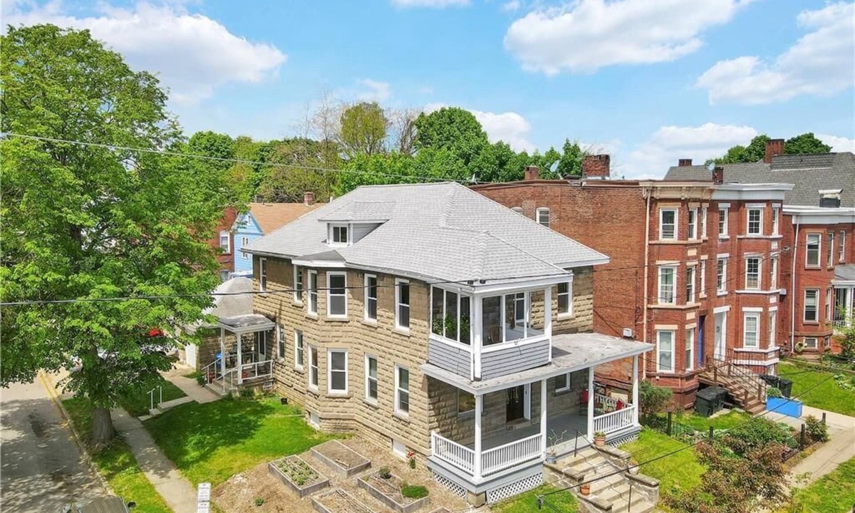 Newburgh Apartment | Cozy victorian getaway