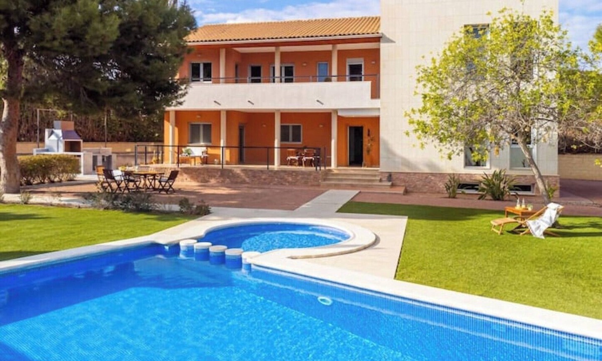 Alicante Villa | Cozy Villa in Alicante with pool & BBQ