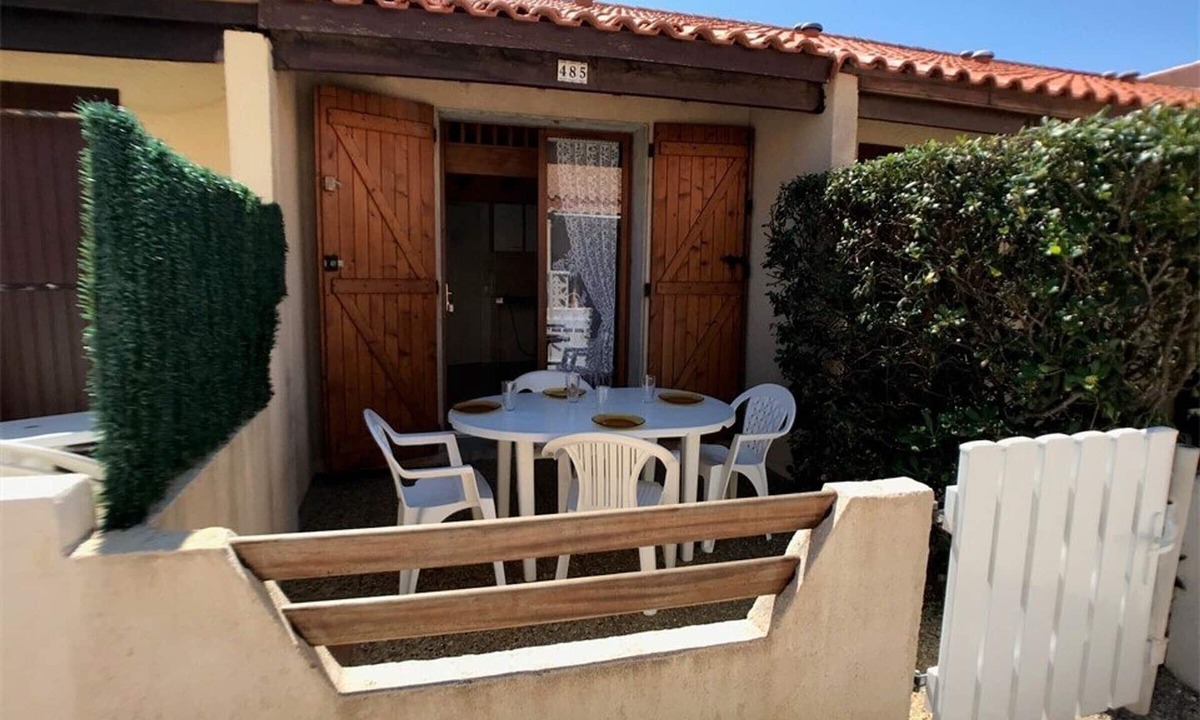 Port Leucate Villa | Cozy Villa with Terrace, Near Lake, 4 Sleeps, Parking - Port Leucate