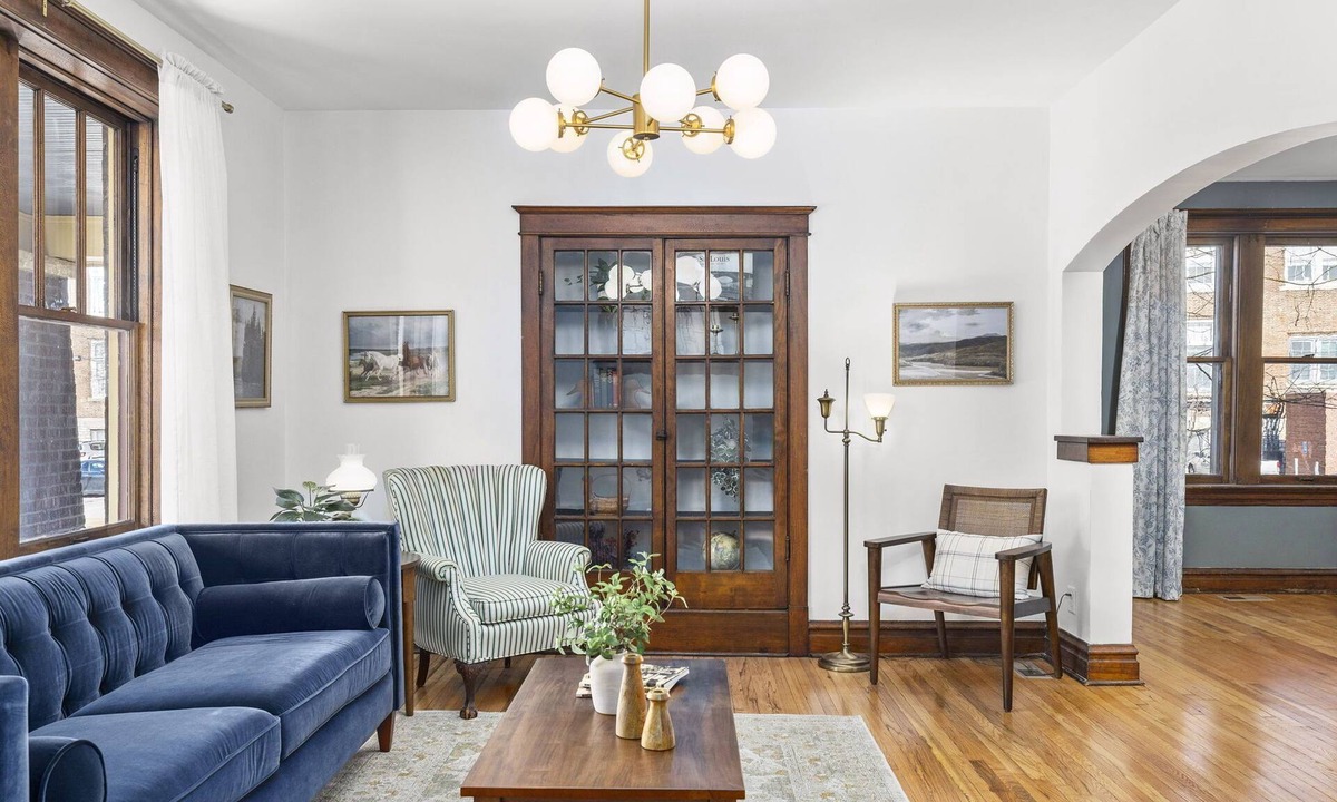 Downtown St. Louis Apartment | Cozy Vintage Home - Safe and Quiet
