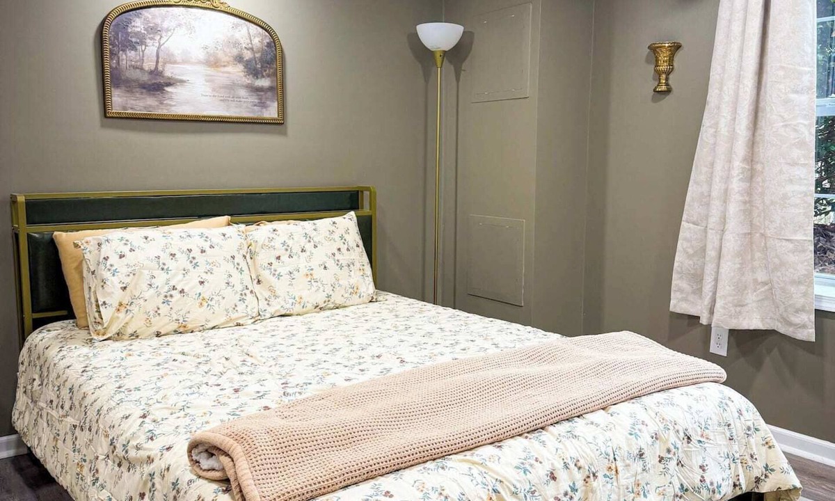 Lynchburg Apartment | Cozy Vintage Studio~11 min from LU.