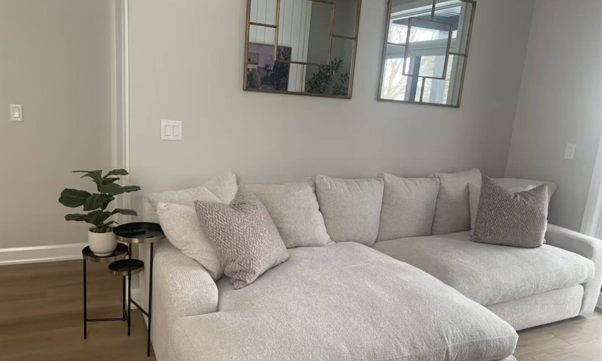 Mount Forest House | Cozy walk-up condo. It just feels like home!