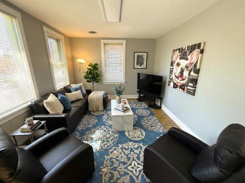 Wilmington Apartment | Cozy Walk up King Bed fast WiFi