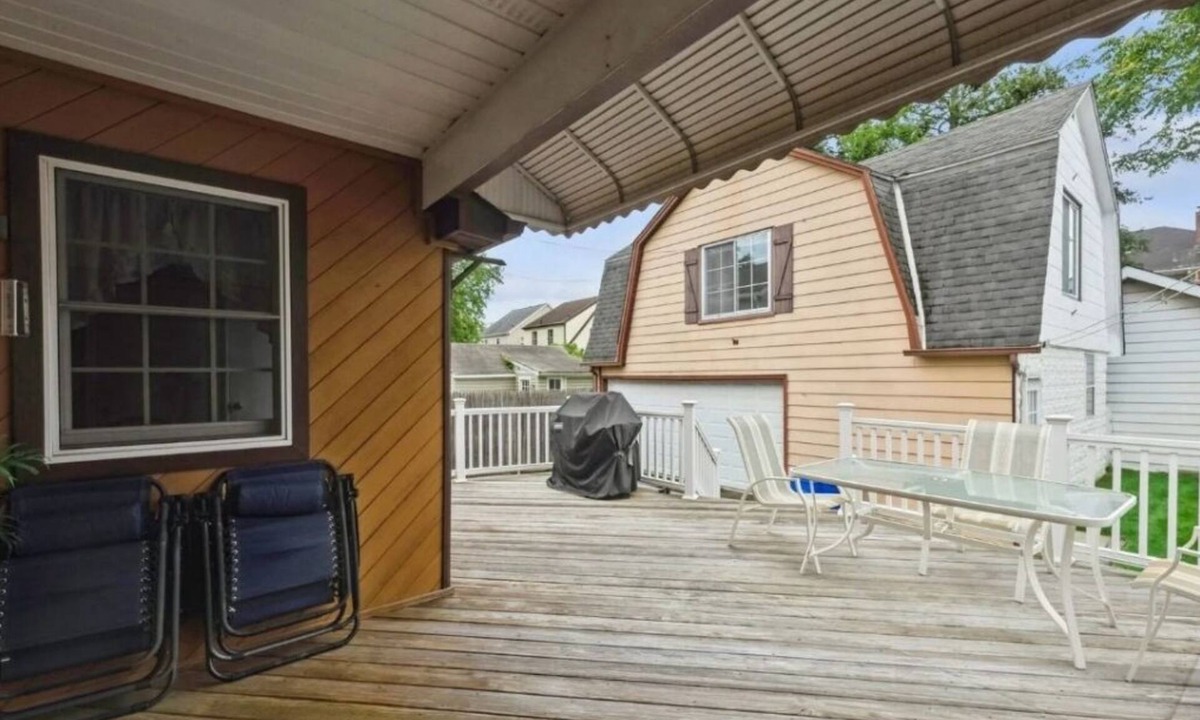 Valley Stream Bed & Breakfast | Cozy, warm bed.