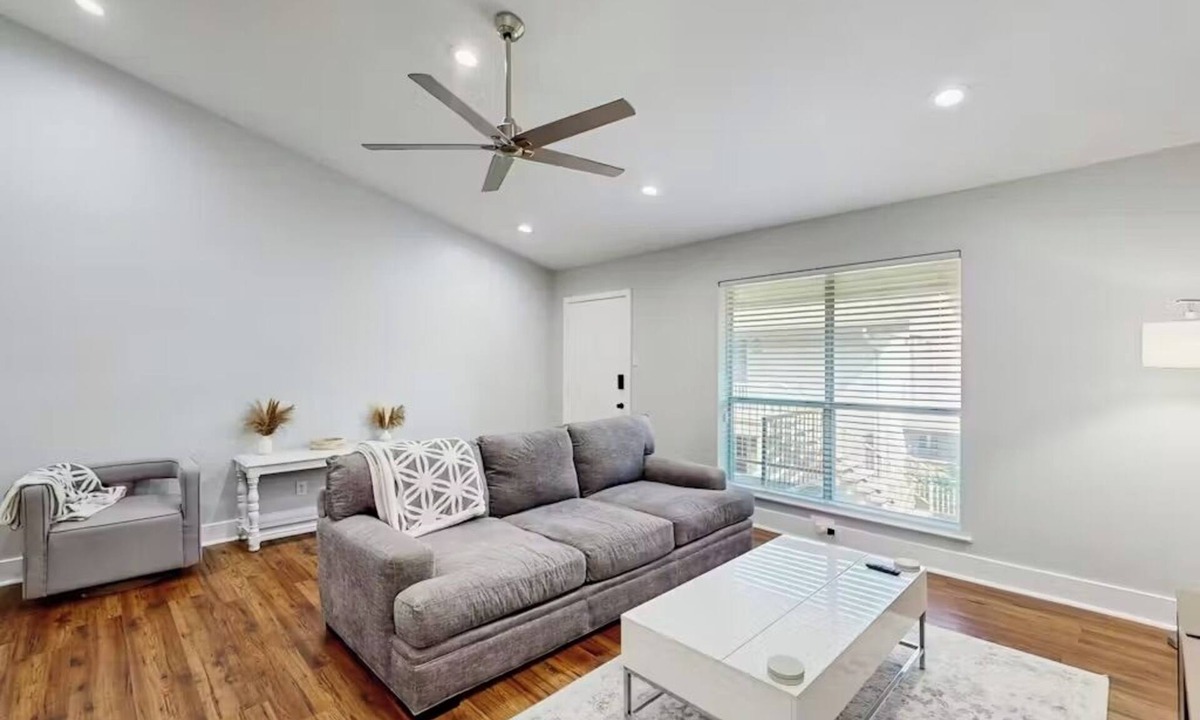 North Dallas Condo | Cozy warm Condo 10min from Downtown