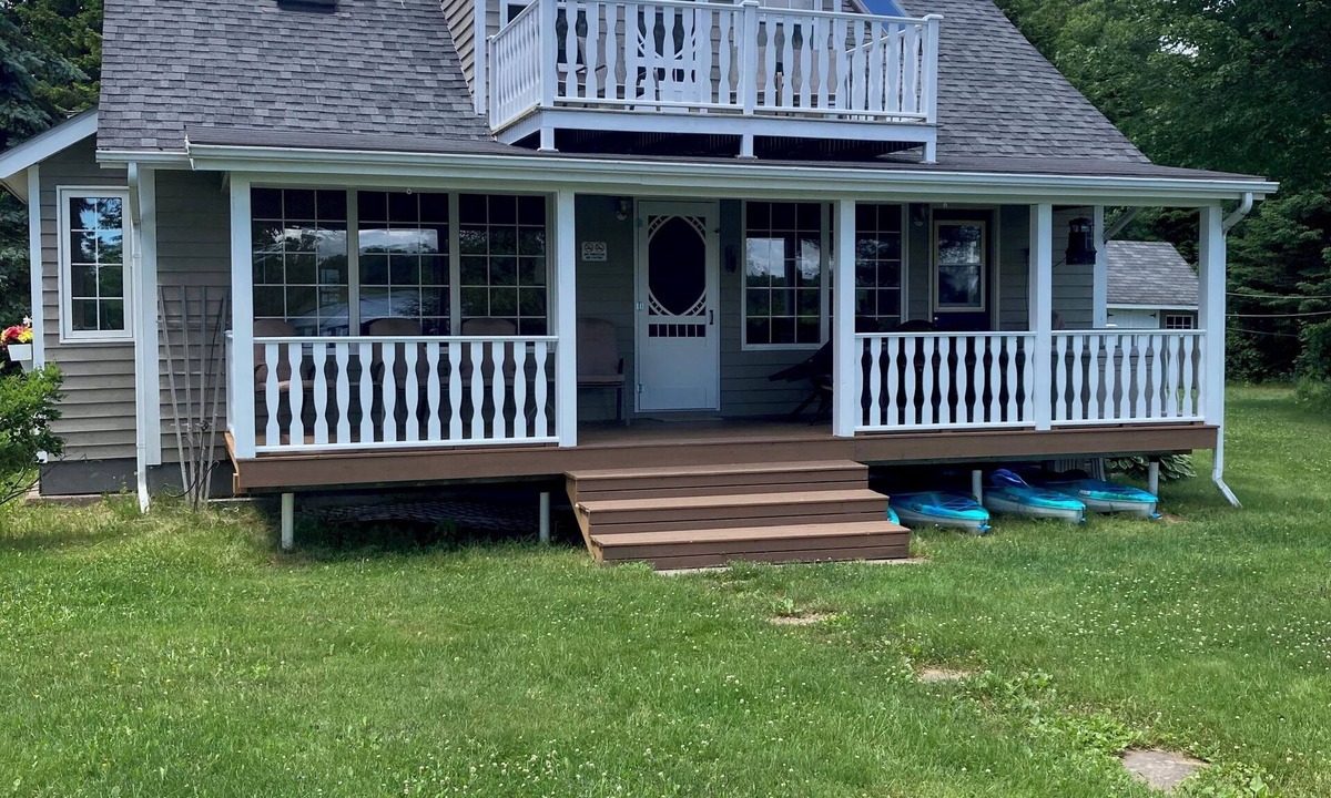 Shemogue Cottage | Cozy Waterfront Cottage on the Tidnish River