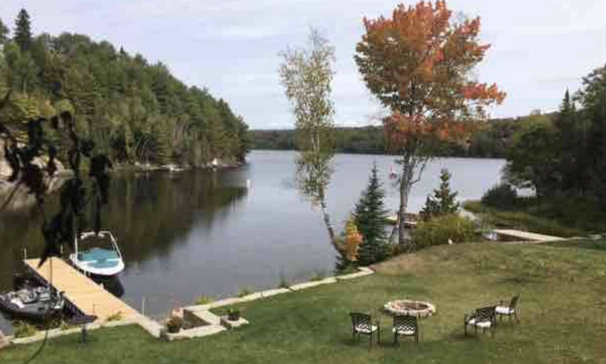 McMurrich/Monteith Cottage | Cozy Waterfront Cottage on Big Doe Lake