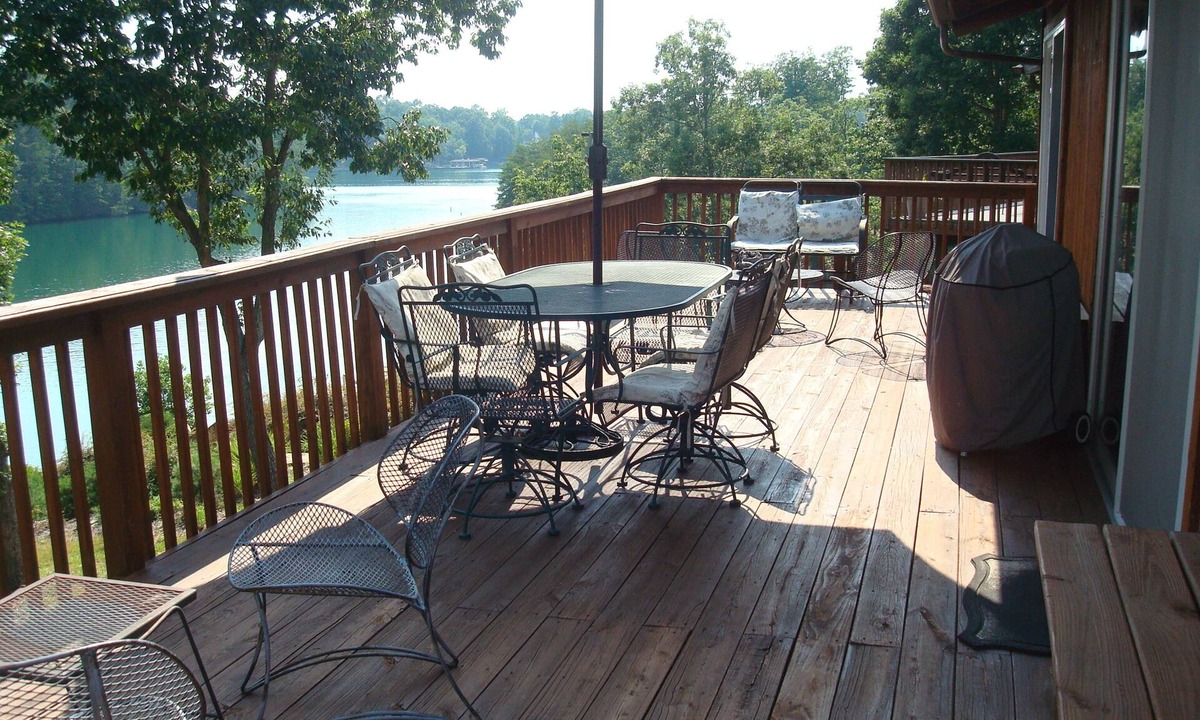 Huddleston Cabin | Cozy Waterfront Cottage - No Wake Cove, Great Views, New Private Floating Dock