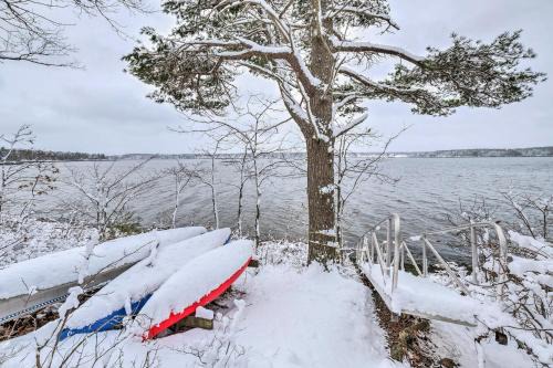 Westport House | Cozy Waterfront Cottage on Montsweag Bay!