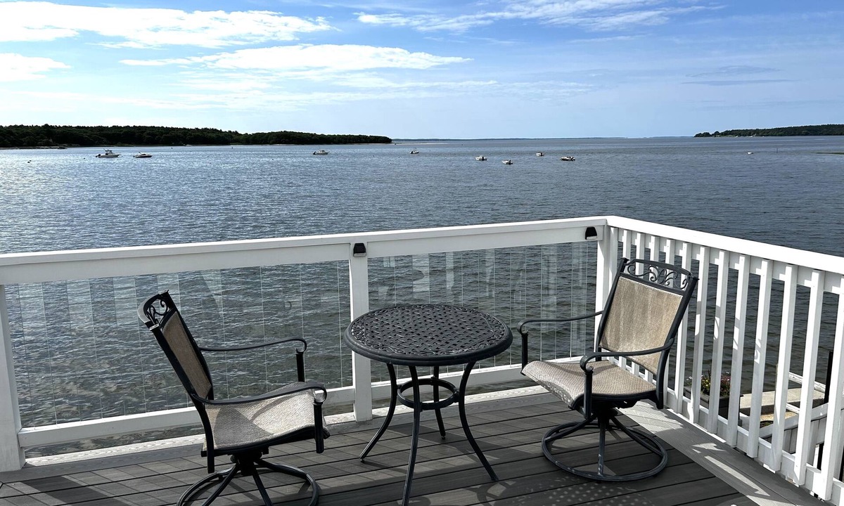 Wareham Center Cottage | Cozy Waterfront Cottage