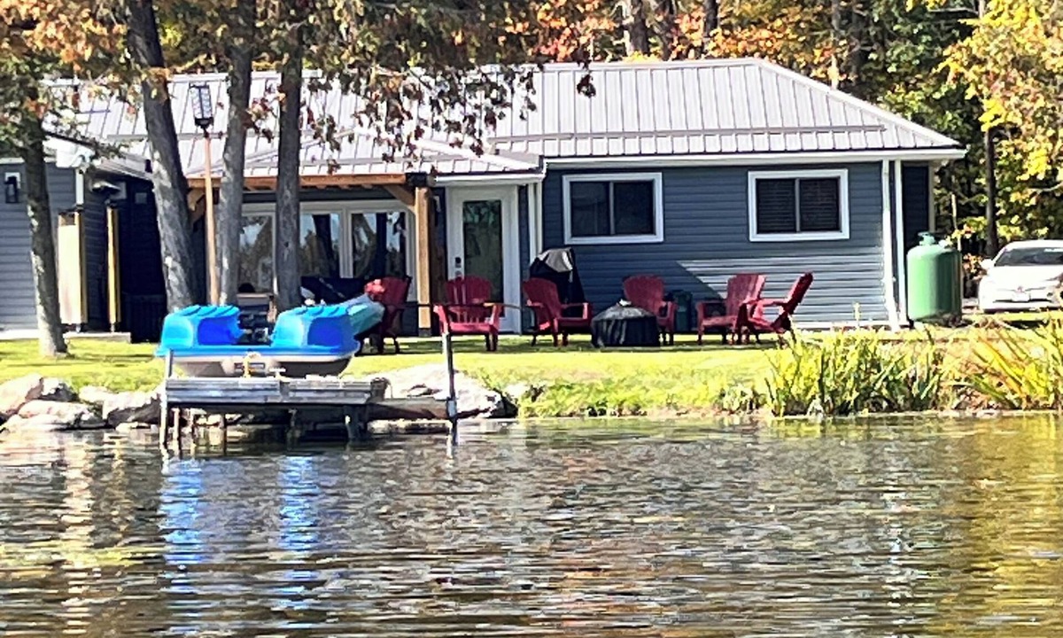 Trent Hills Cottage | Cozy Waterfront Retreat w/Sunroom | Perfect Short Stays