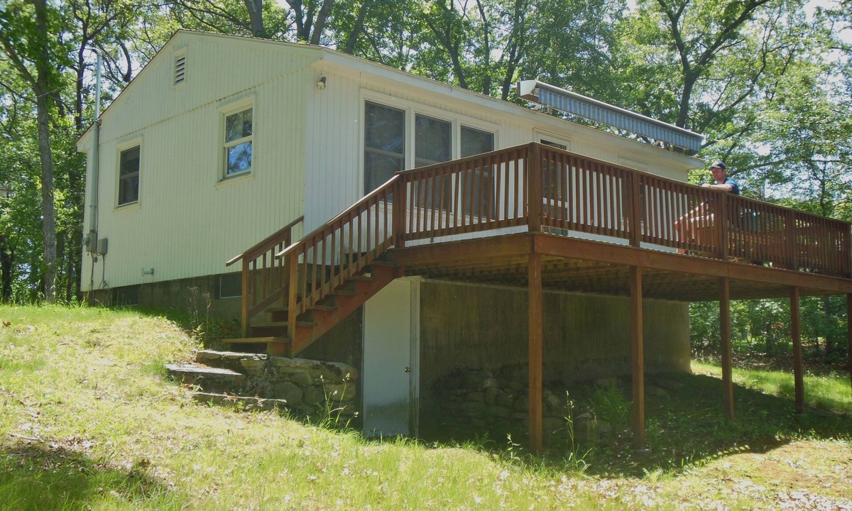 North Kingstown Cottage | Cozy waterfront cottage with semi-private beach!
