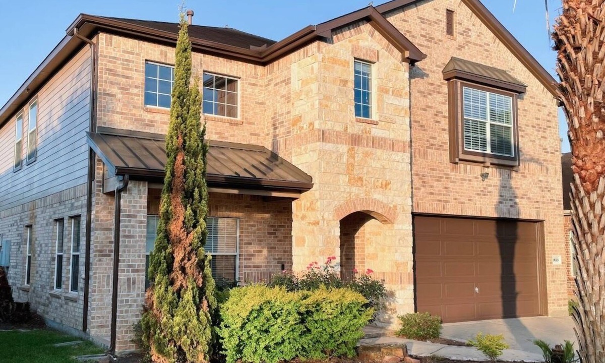 Katy House | Cozy WaterFront View House in enchanting Katy
