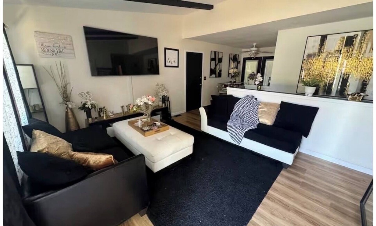 Wichita House | Cozy Welcome Home