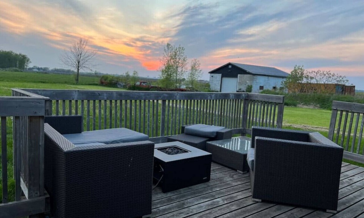 Virgil House | Cozy Wine Chateau-Niagara on the lake W/Fire table
