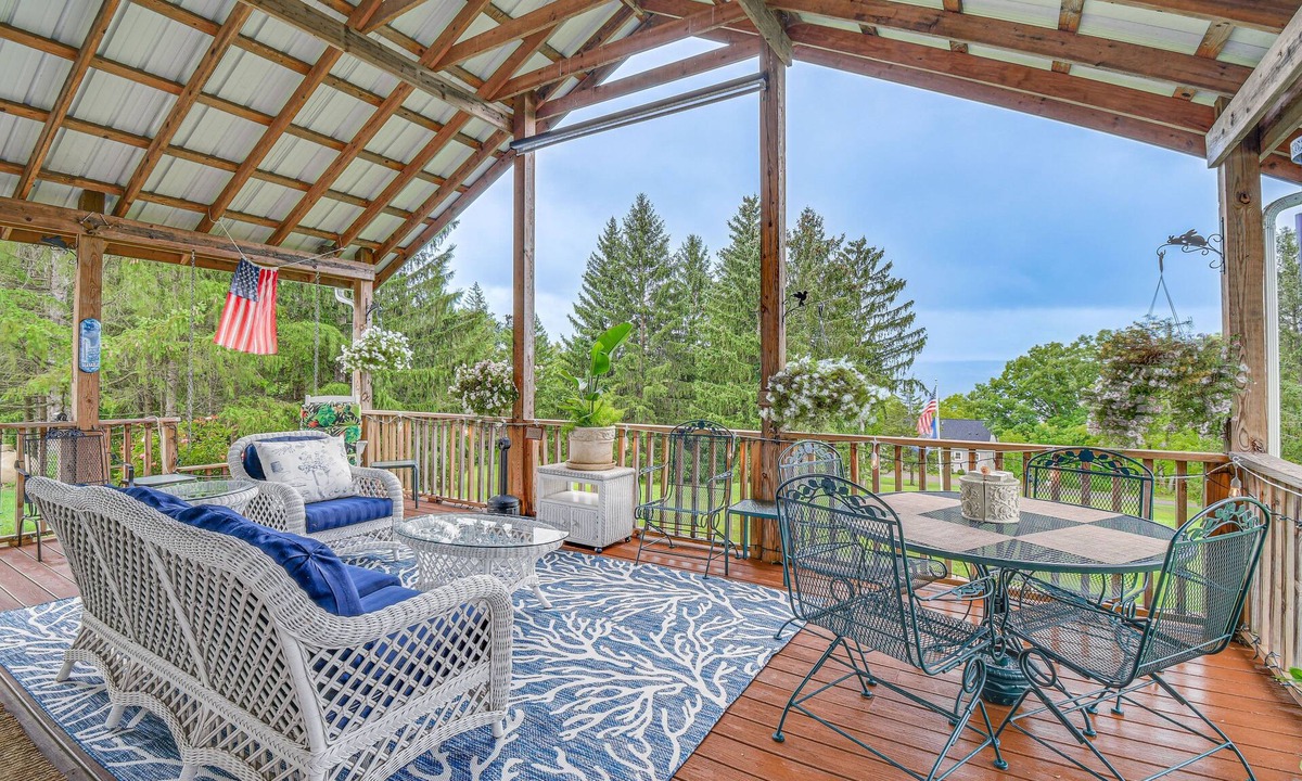 Burdett House | Cozy Wine Country Retreat with Scenic Views