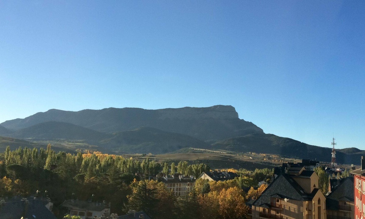 Jaca Apartment | Cozy with exceptional views and dishwasher