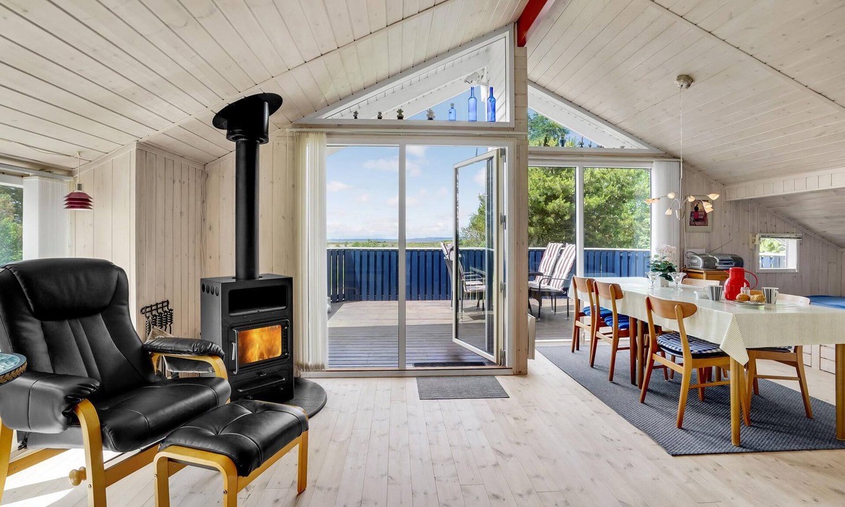 Trend House | Cozy wooden house located directly on the Limfjord.