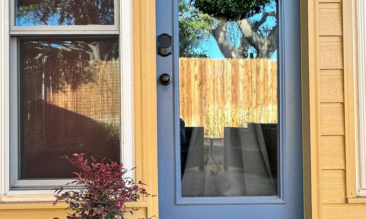 Southwest Carrollton Apartment | Cozy Work Retreat in North Dallas-Addison Area…Pet Friendly!