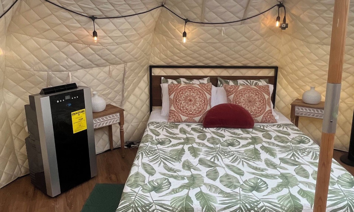 Cardinal Hills Estates Cabin | Cozy Yurt in perfect Austin with AC, Free Wifi, free Parking & jacuzzi use