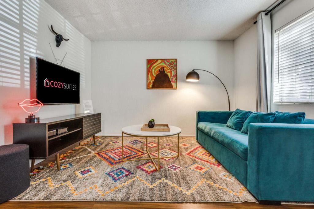 Barton Hills Apartment | CozySuites 2BR Apartment Skyline Barton Creek #05