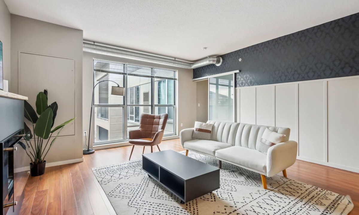 Mill District Apartment | CozySuites 2BR Mill District with gym # 01
