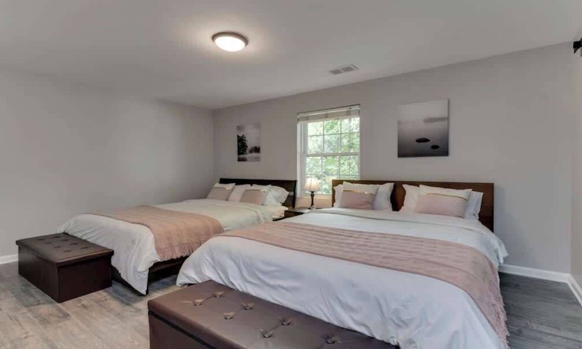 Potomac West Condo | CozySuites 3BR/3BA Charming Colonial Home